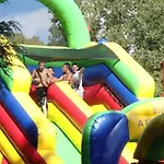 Zecamping 3 Etoiles Chiens Acceptes Animations Piscine Chauffee Kamp alanı Grand-Laviers