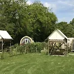 Zecamping 3 Etoiles Chiens Acceptes Animations Piscine Chauffee Kamp alanı Grand-Laviers
