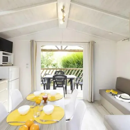 3 Etoiles - Piscine - Ccbaeei 그랑라비에르