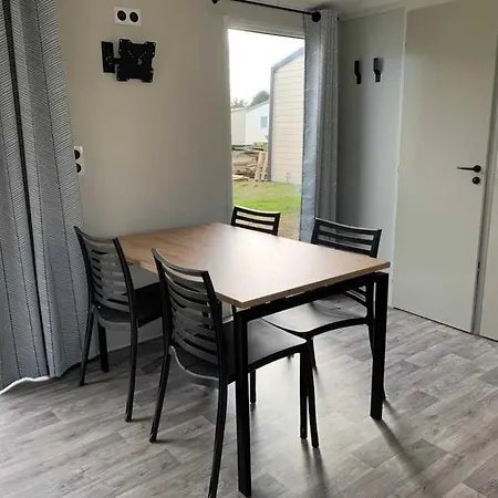 3 Etoiles - Piscine - Ccbaeei