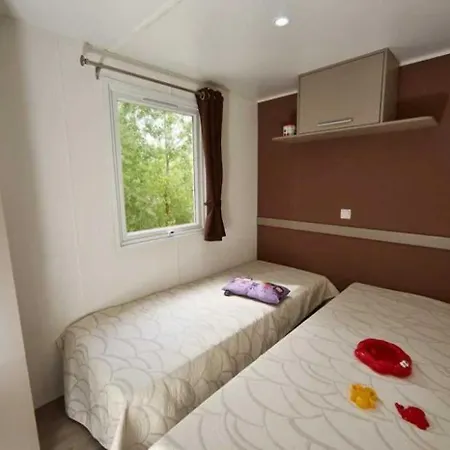 3 Etoiles - Piscine - Ccbaeei *