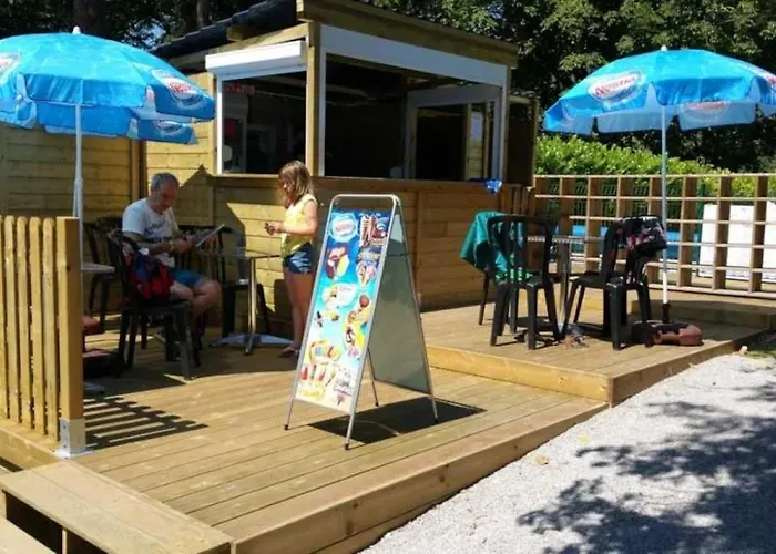 Zecamping 3 Etoiles Chiens Acceptes Animations Piscine Chauffee 3* Grand-Laviers