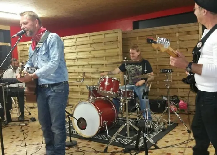 Campsite Zecamping 3 Etoiles Chiens Acceptes Animations Piscine Chauffee 3*